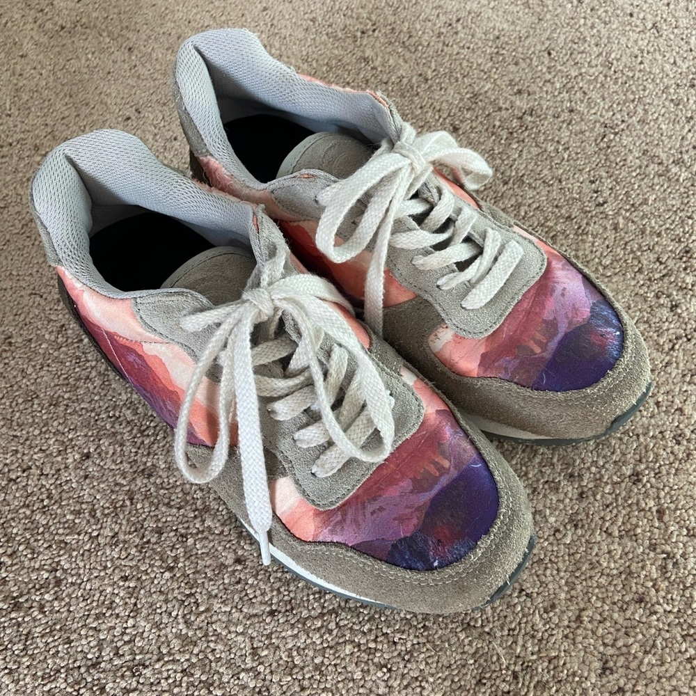 Inkkas sneakers. Size 7. Good condition!